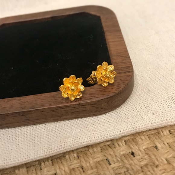 New- Flower Stud Earring, Gold Stud Earring for Women, Gold Earring, Studs, Gift - Picture 8 of 8